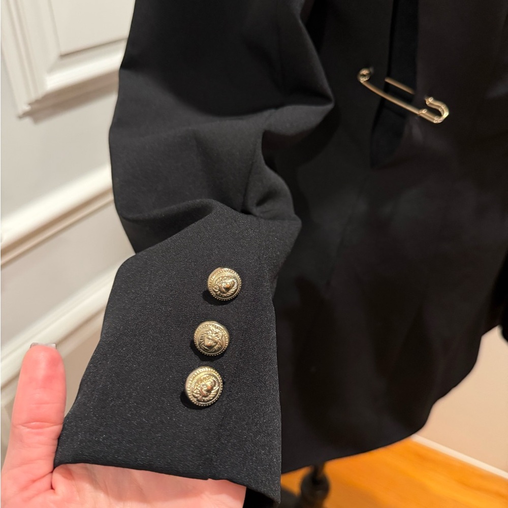 Elegant Black Double-Breasted Coat - Picture 3 of 5